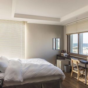 Check Inn Hotel